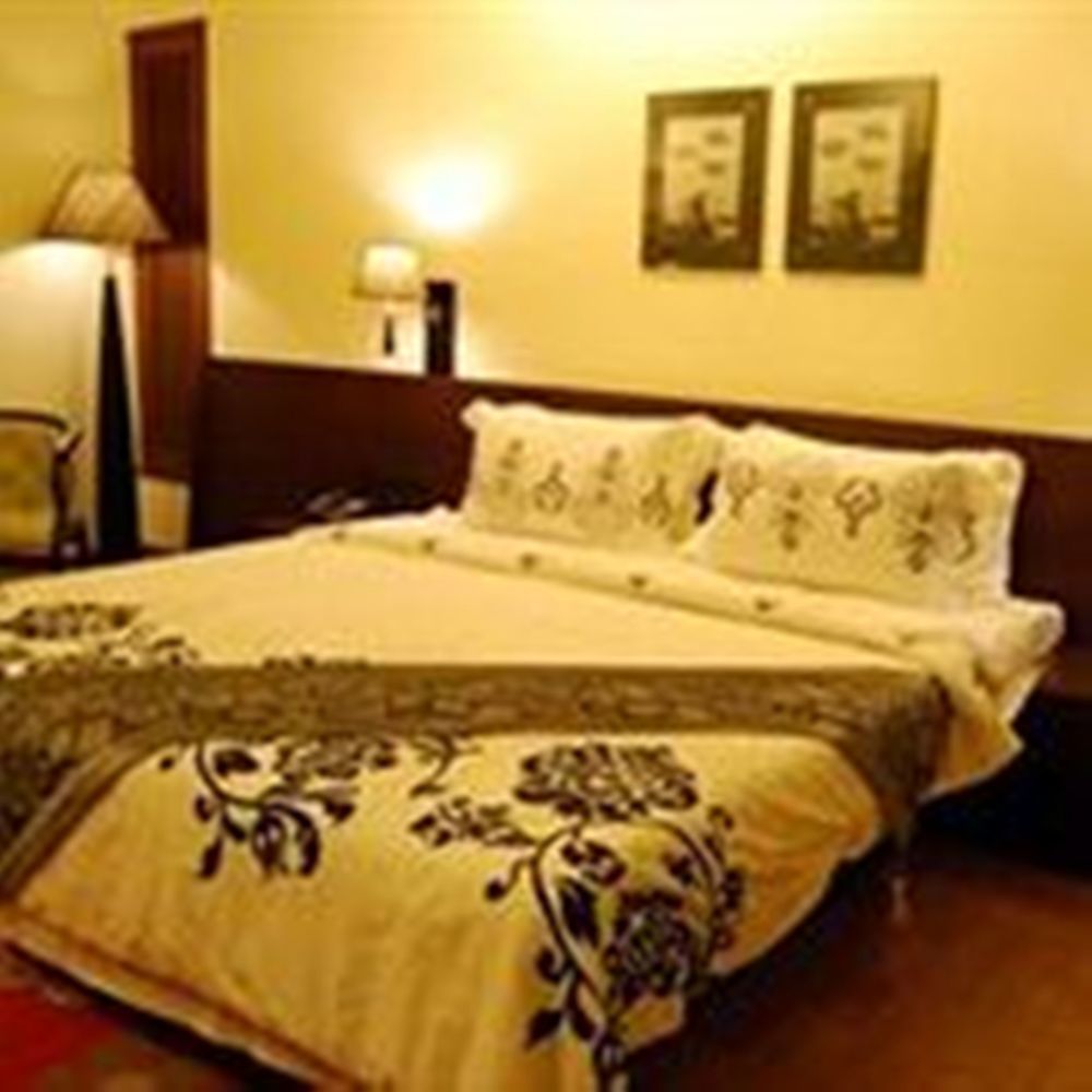 Rpj Hotel Rajkot Exteriör bild
