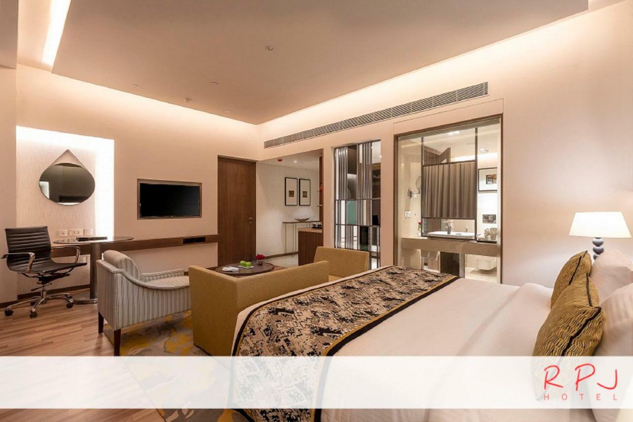 Rpj Hotel Rajkot Exteriör bild