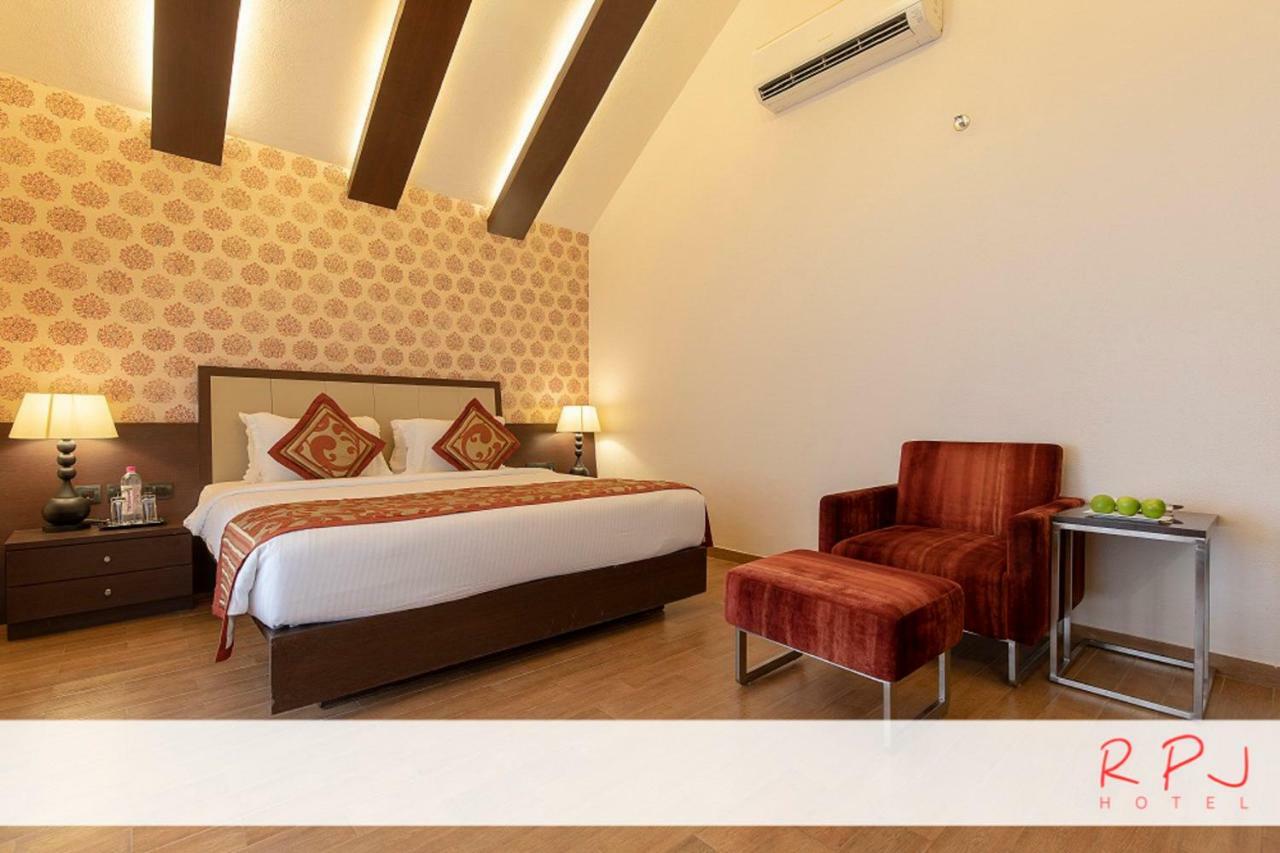 Rpj Hotel Rajkot Exteriör bild