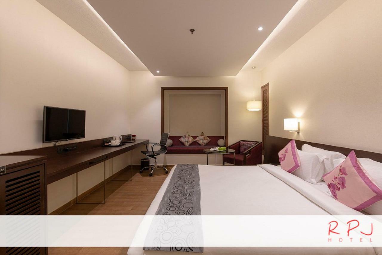 Rpj Hotel Rajkot Exteriör bild