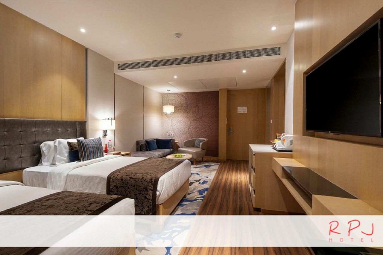 Rpj Hotel Rajkot Exteriör bild