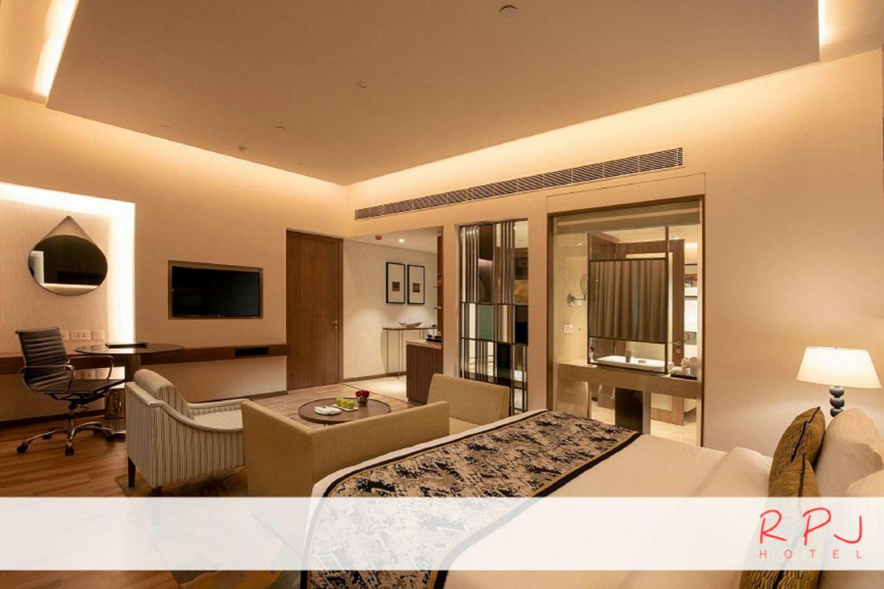 Rpj Hotel Rajkot Exteriör bild