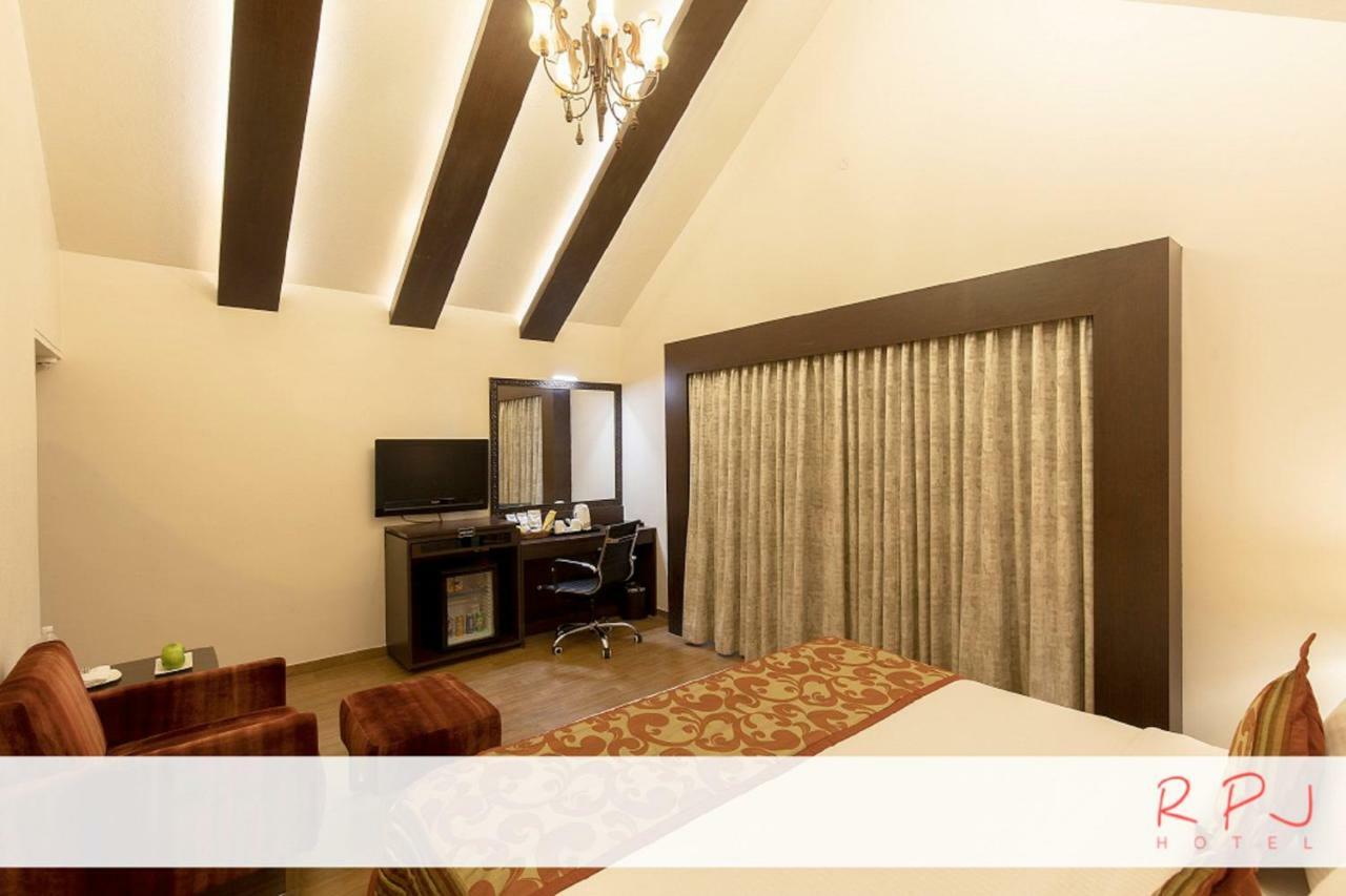 Rpj Hotel Rajkot Exteriör bild