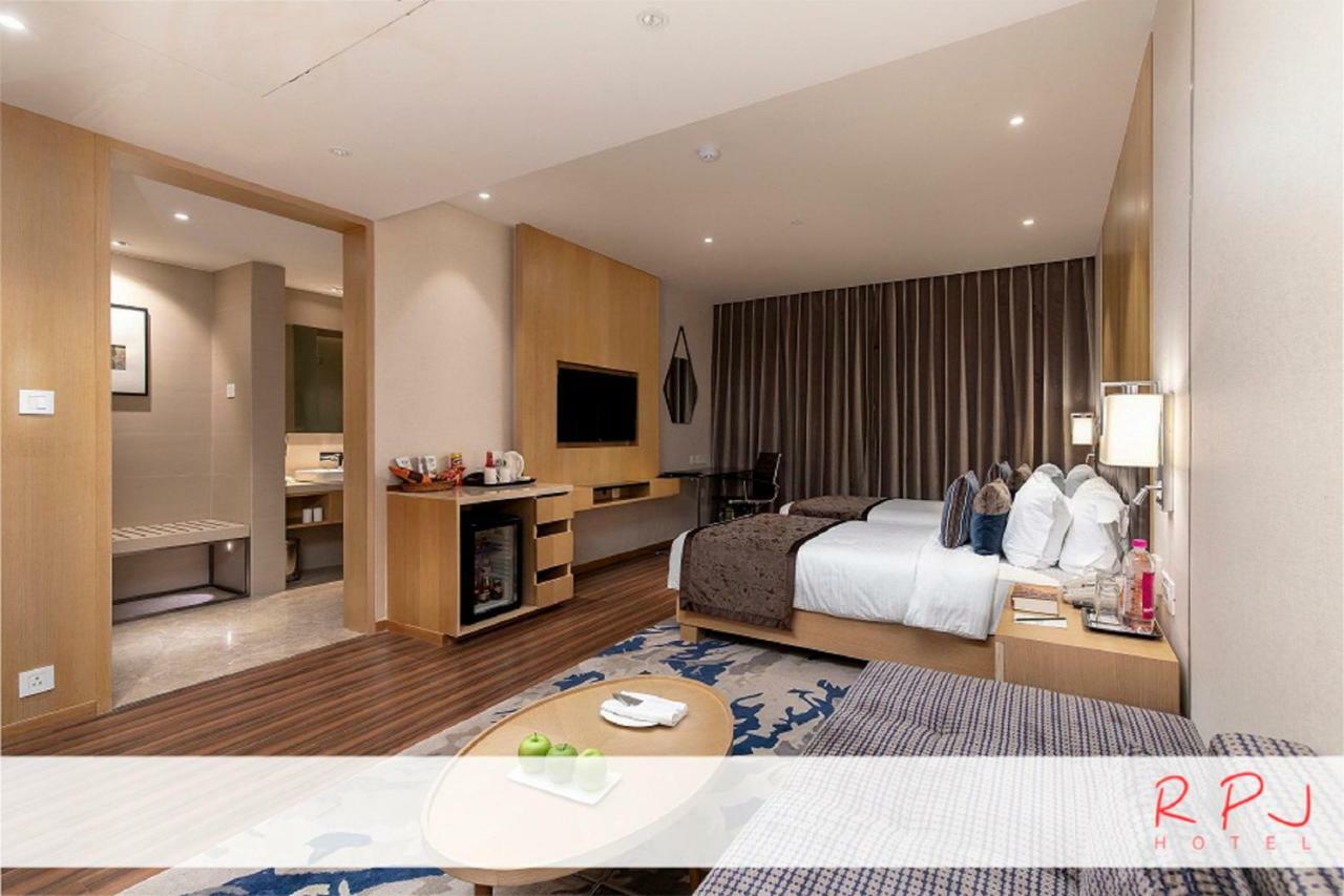 Rpj Hotel Rajkot Exteriör bild