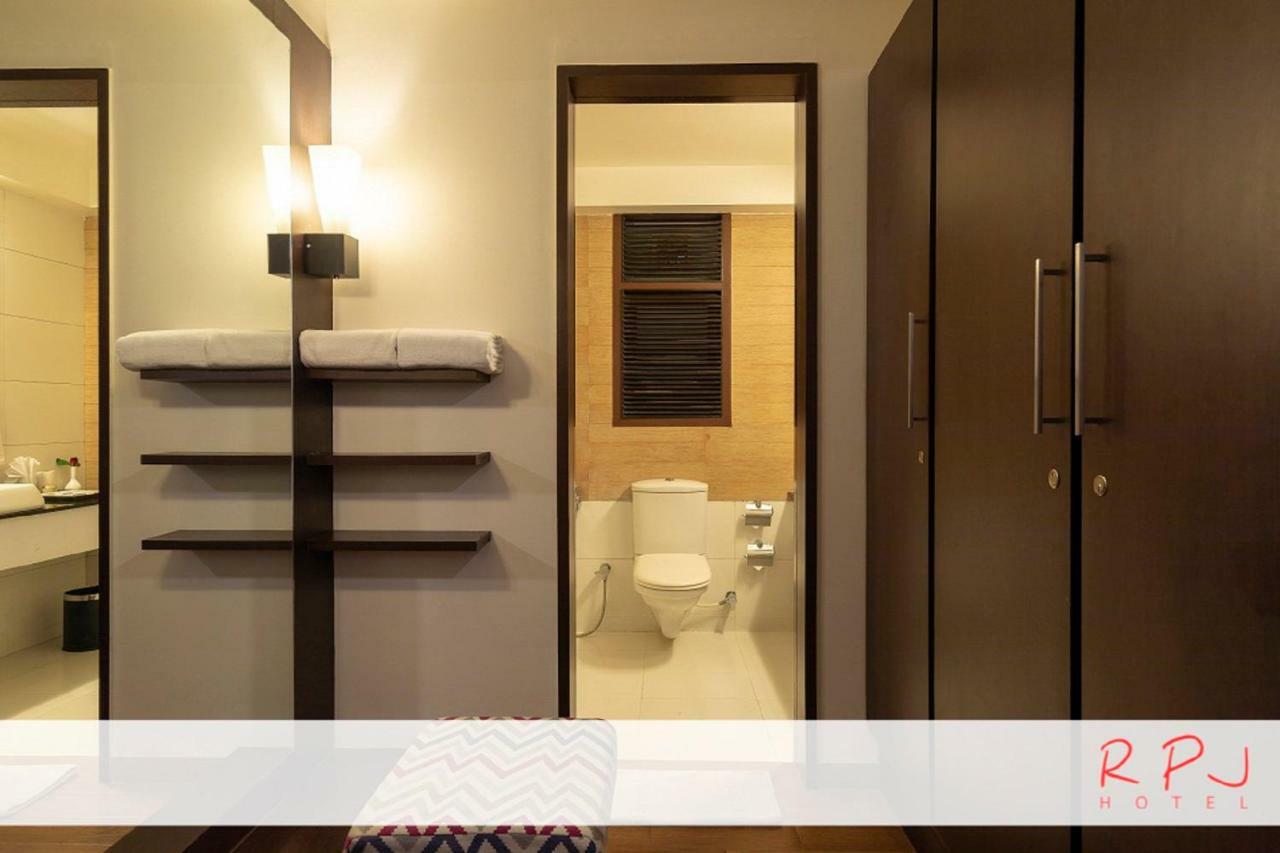 Rpj Hotel Rajkot Exteriör bild
