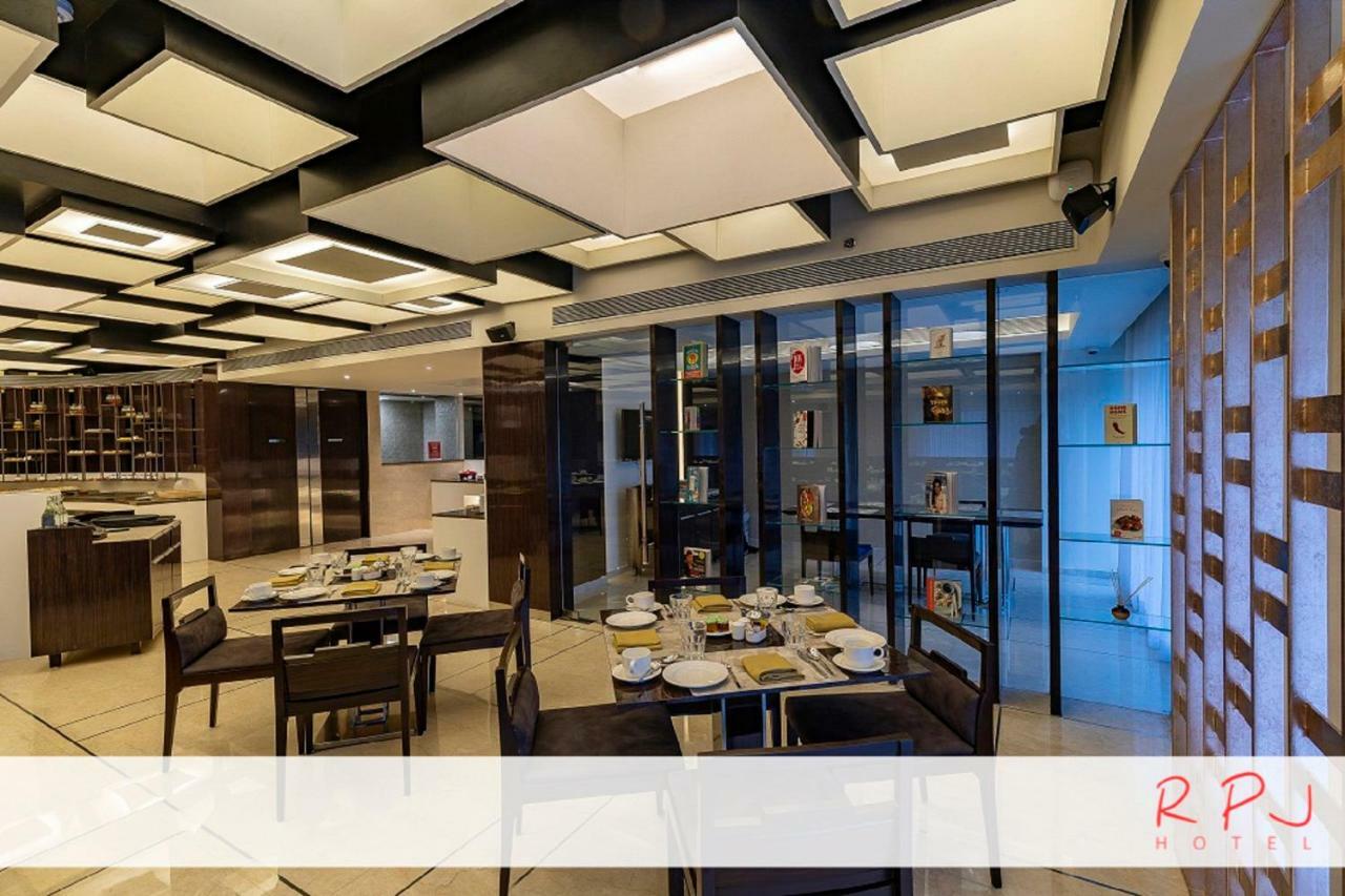 Rpj Hotel Rajkot Exteriör bild