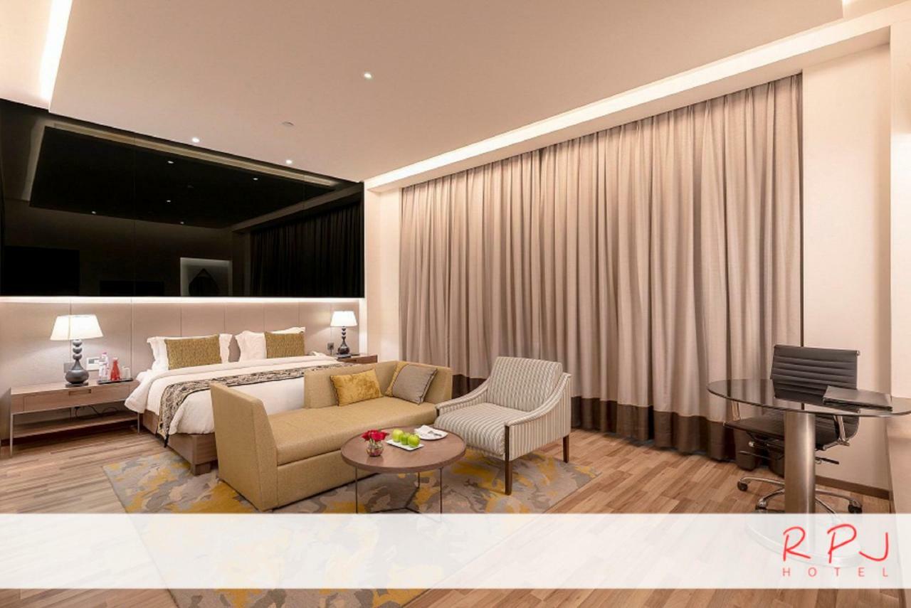 Rpj Hotel Rajkot Exteriör bild