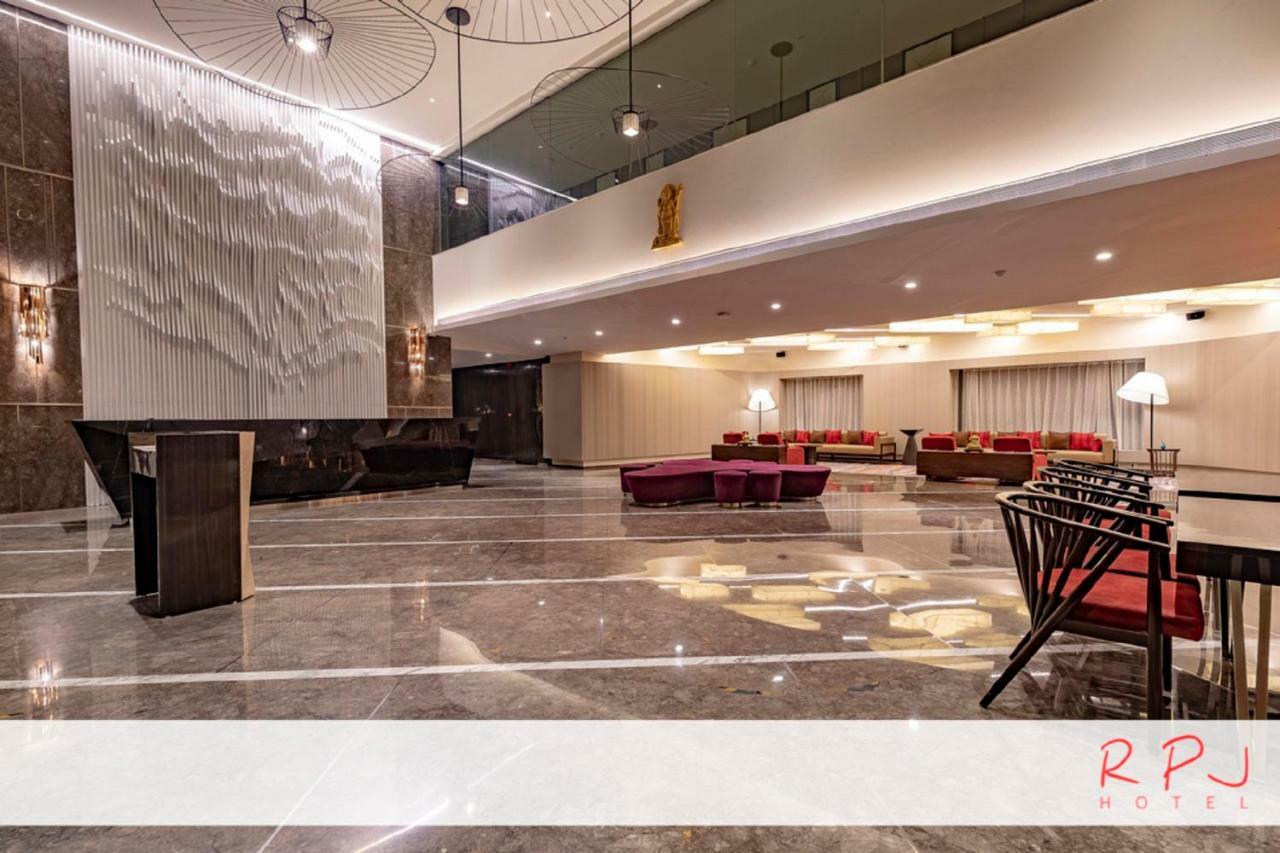 Rpj Hotel Rajkot Exteriör bild
