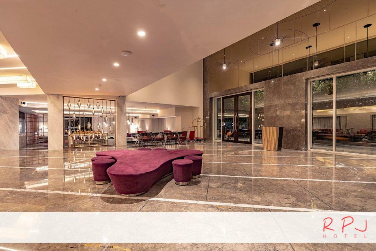 Rpj Hotel Rajkot Exteriör bild