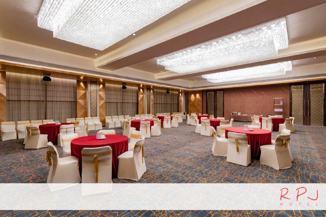 Rpj Hotel Rajkot Exteriör bild